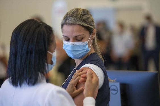 Em dois dias, mais de mil pessoas são vacinadas em São Paulo